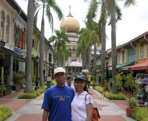 TJ & istri di Masjid Sultan, Kampong Gelam, Singapore