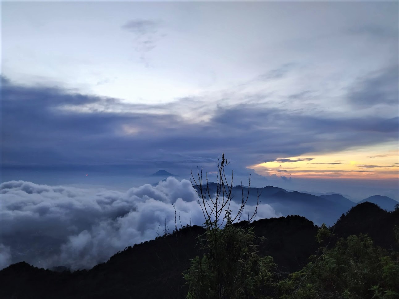 Reuni Di Gunung Prau The Naked Traveler