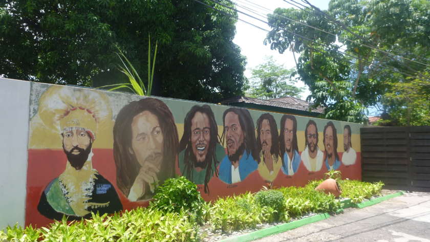 Jamaika = rambut rasta + cimeng?