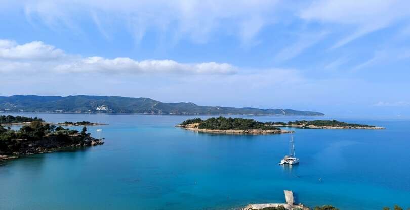 Mecahin tiga tumpuk piring di Peloponnese, Yunani!