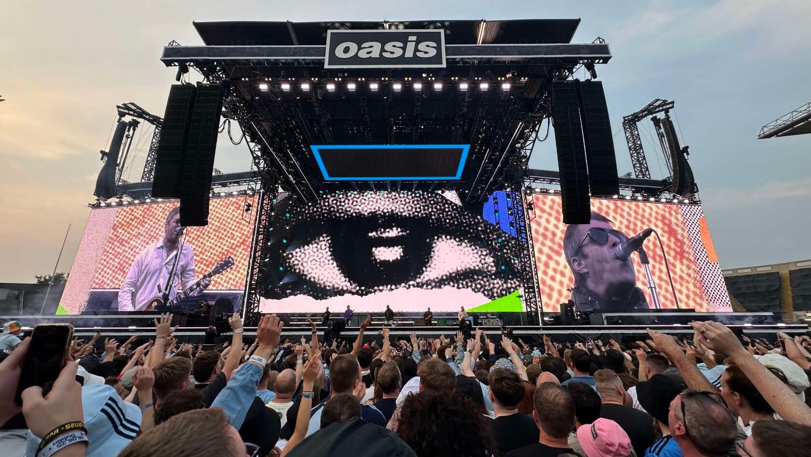 Perjuangan Nonton Konser Oasis Live’25
